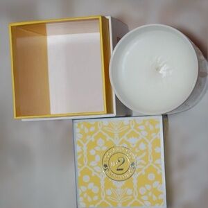 Yankee Candle Y. Collection New York, Brooke # No. 2 Perfume 8 oz Soy Wax